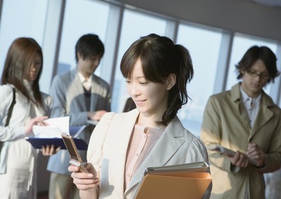 五類人員被限制出境，自費留學中介服務需謹慎